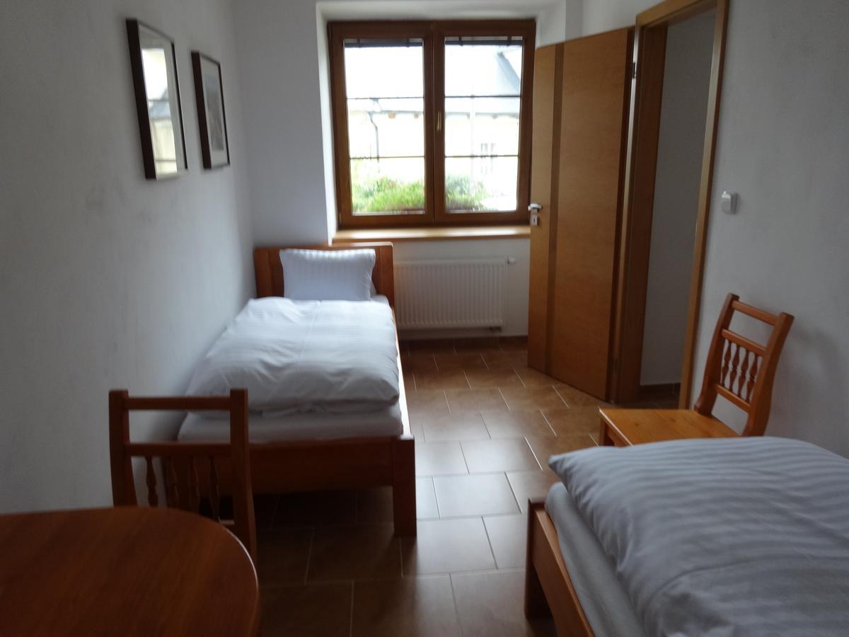 Hostinec U Janatu S Ubytovanim Cestin Kamer foto