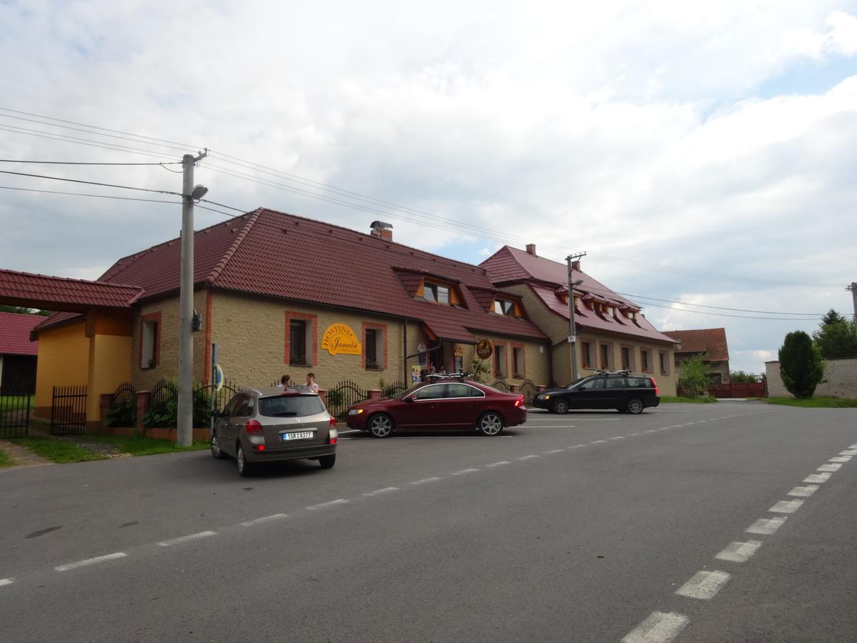 Hostinec U Janatu S Ubytovanim Cestin Buitenkant foto