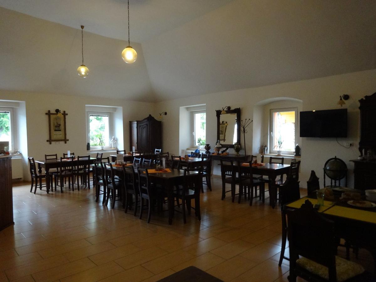 Hostinec U Janatu S Ubytovanim Cestin Buitenkant foto