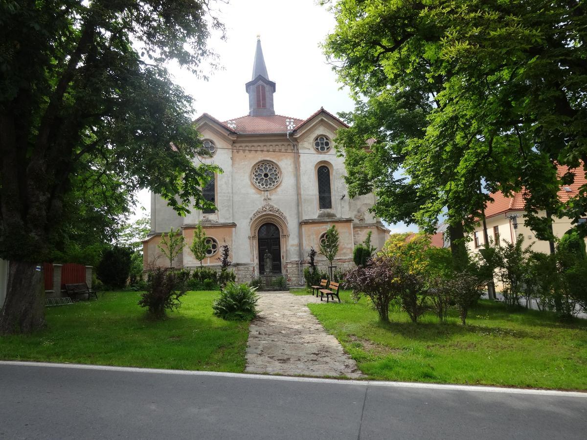 Hostinec U Janatu S Ubytovanim Cestin Buitenkant foto